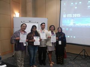 With Terry from UP-Diliman (leftmost ) and Ederlyn from MUST (2nd from the right) after the presentation.